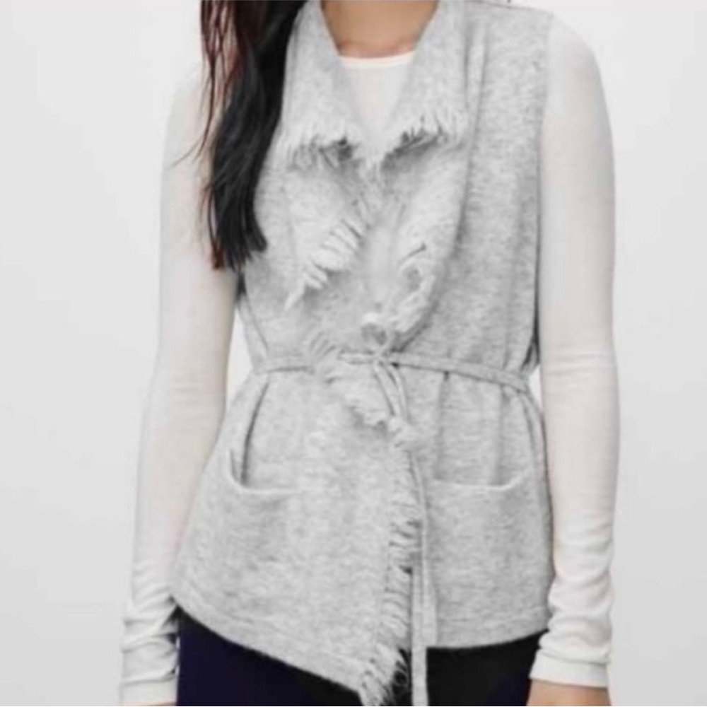 Aritzia Wilfred Free Fei Fei Alpaca
Blend Western Fringe Trim Sweater Vest SZ L